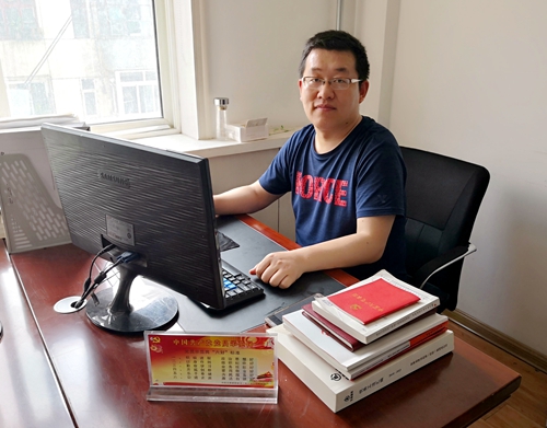 科研院---閆鵬程--鷹擊天風(fēng)壯 鵬飛海浪春.jpg