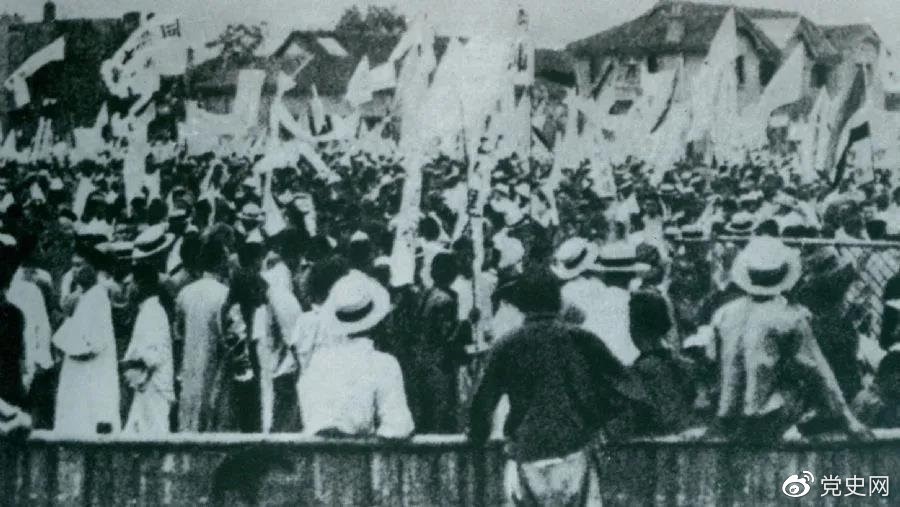 1925年5月30日，上海爆發(fā)了反帝愛國的五卅運(yùn)動，掀起了全國范圍大革命高潮。