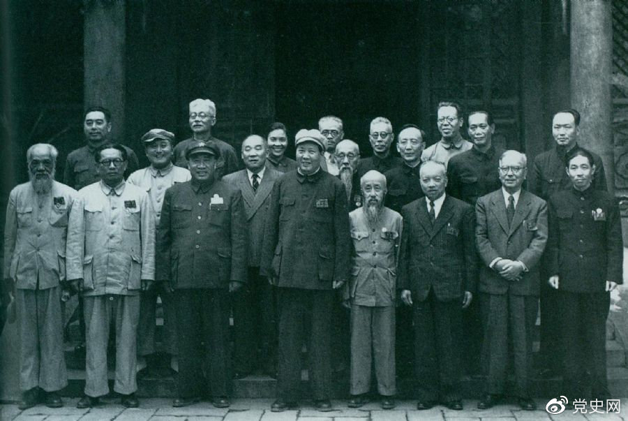 1949年7月5日，新政治協(xié)商會議籌備會常務委員合影。
