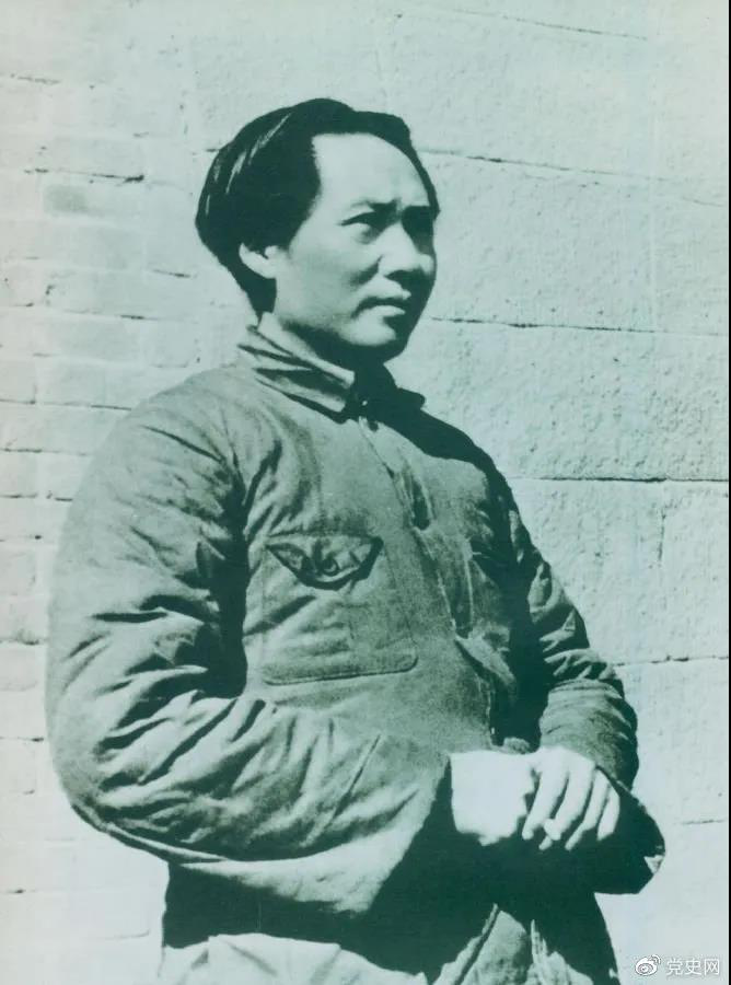 1936年2月至5月，毛澤東、彭德懷率軍進(jìn)行了東征戰(zhàn)役。圖為指揮東征戰(zhàn)役時(shí)的毛澤東。